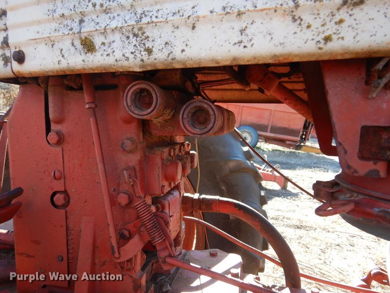 image for item MM9823 Farmall 460  tractor