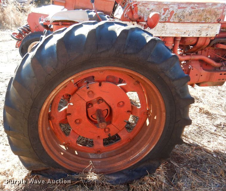 image for item MM9823 Farmall 460  tractor