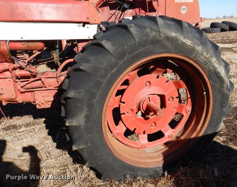 image for item MM9823 Farmall 460  tractor