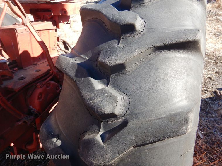 image for item MM9823 Farmall 460  tractor