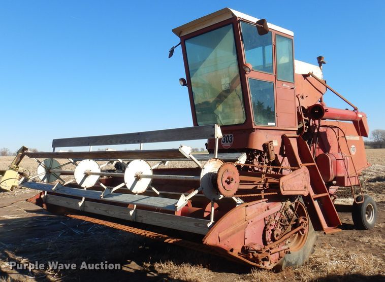 image for item MM9824 1964 International 303  combine