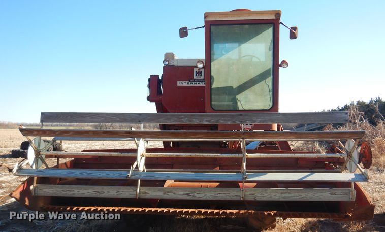 image for item MM9824 1964 International 303  combine