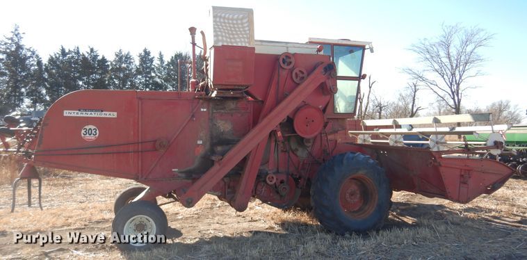 image for item MM9824 1964 International 303  combine