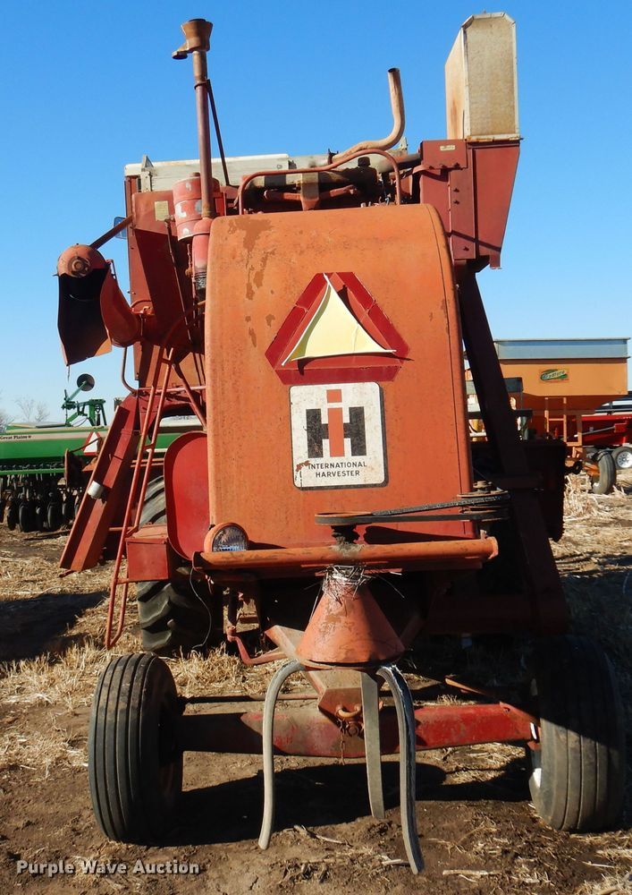 image for item MM9824 1964 International 303  combine