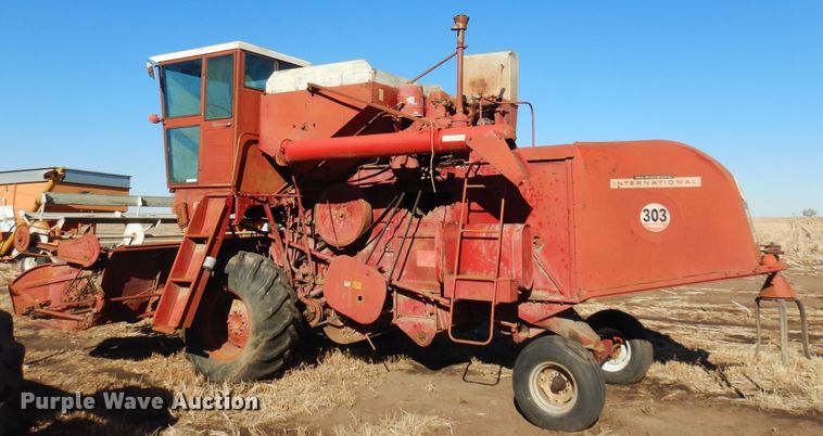 image for item MM9824 1964 International 303  combine