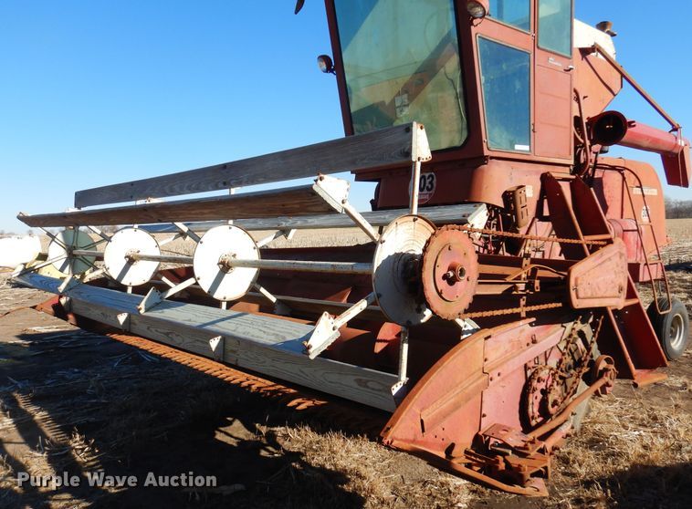image for item MM9824 1964 International 303  combine