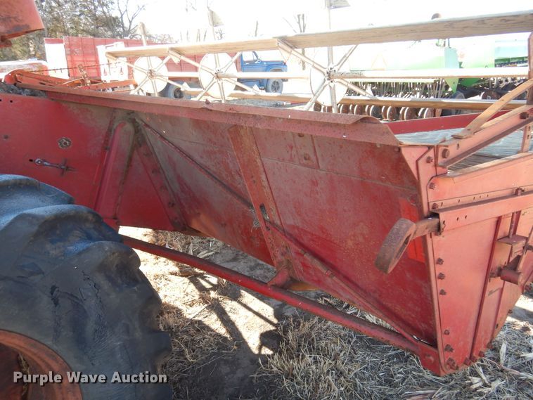 image for item MM9824 1964 International 303  combine