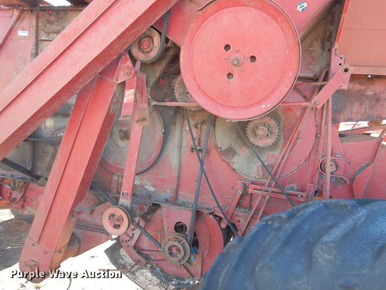 image for item MM9824 1964 International 303  combine