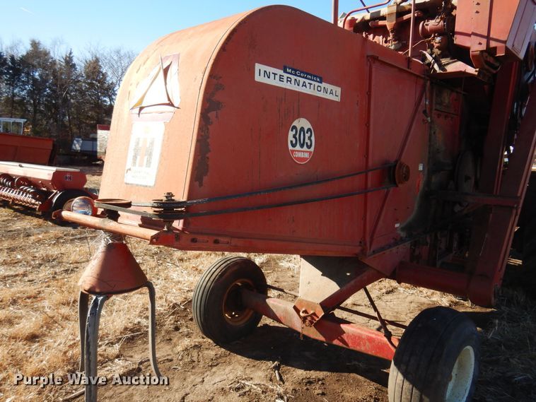 image for item MM9824 1964 International 303  combine