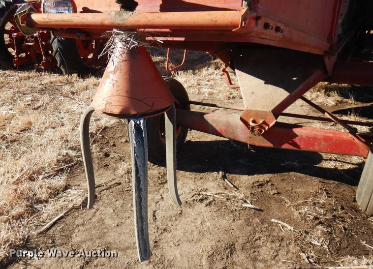 image for item MM9824 1964 International 303  combine