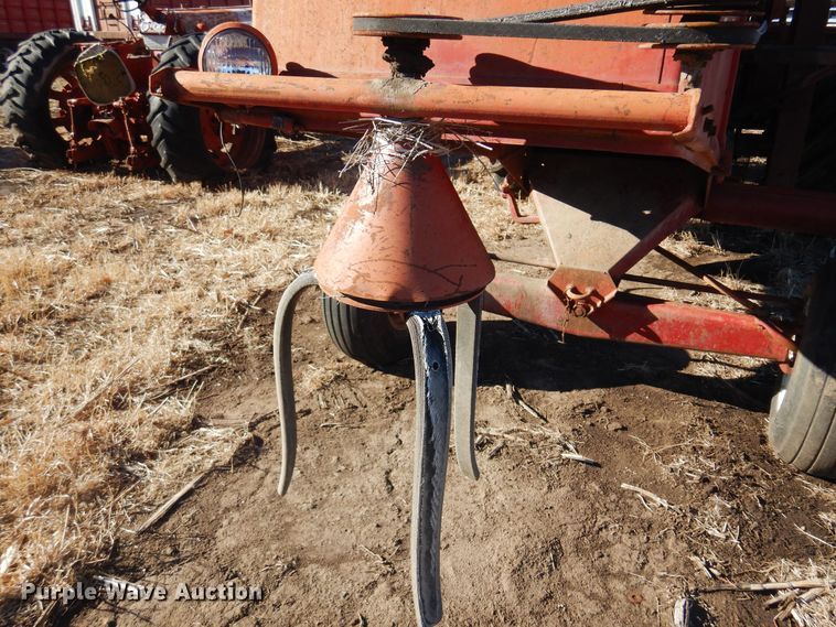 image for item MM9824 1964 International 303  combine