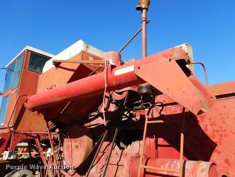 image for item MM9824 1964 International 303  combine