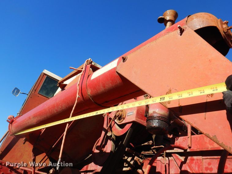 image for item MM9824 1964 International 303  combine