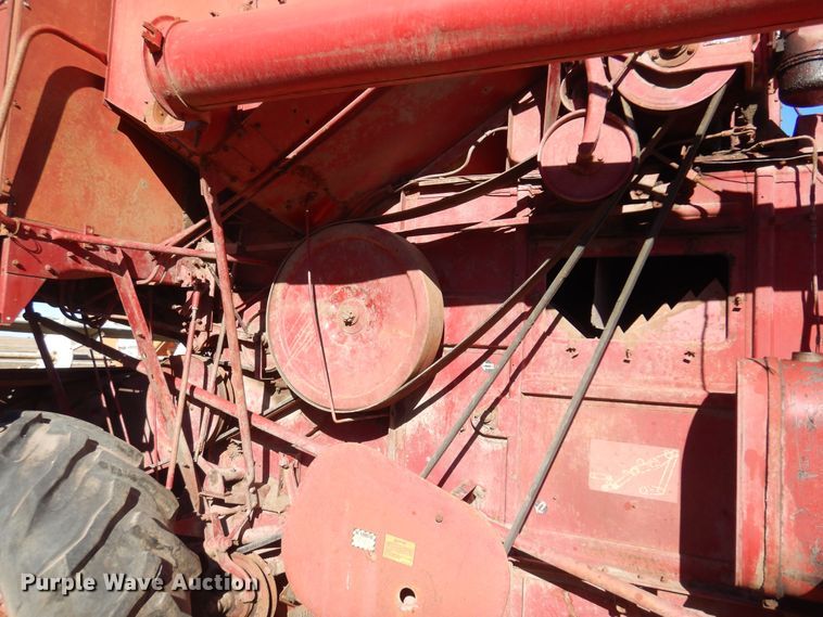 image for item MM9824 1964 International 303  combine