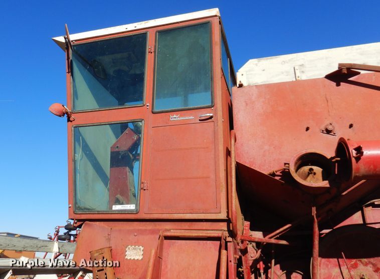 image for item MM9824 1964 International 303  combine