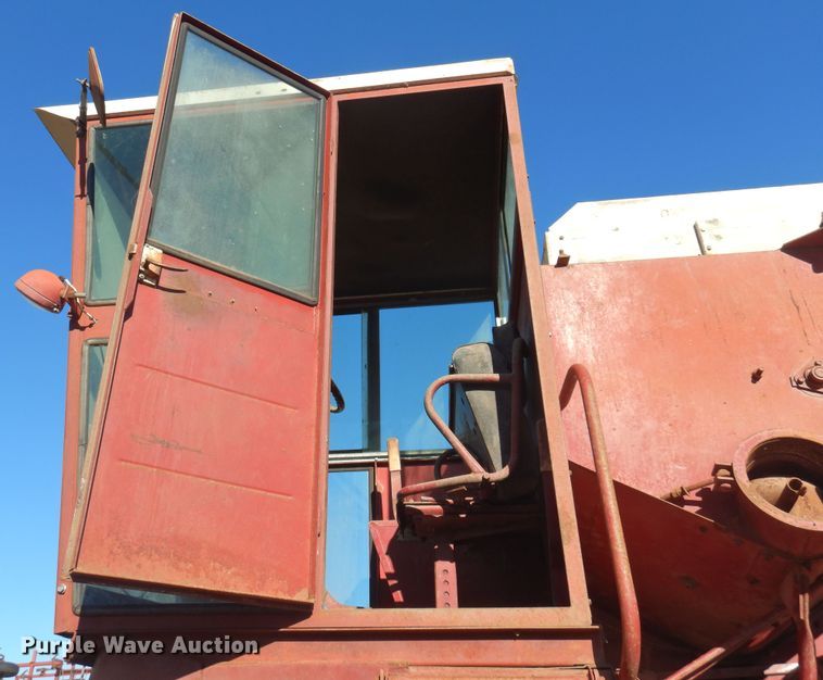 image for item MM9824 1964 International 303  combine