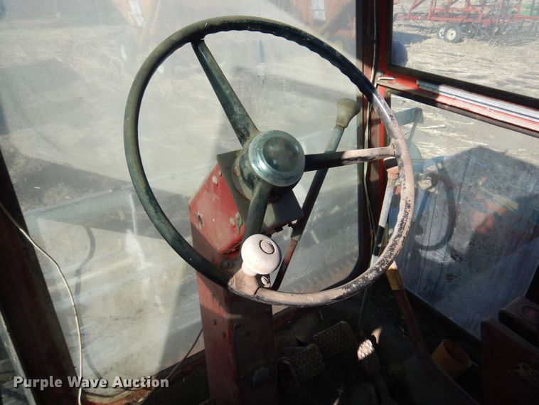 image for item MM9824 1964 International 303  combine