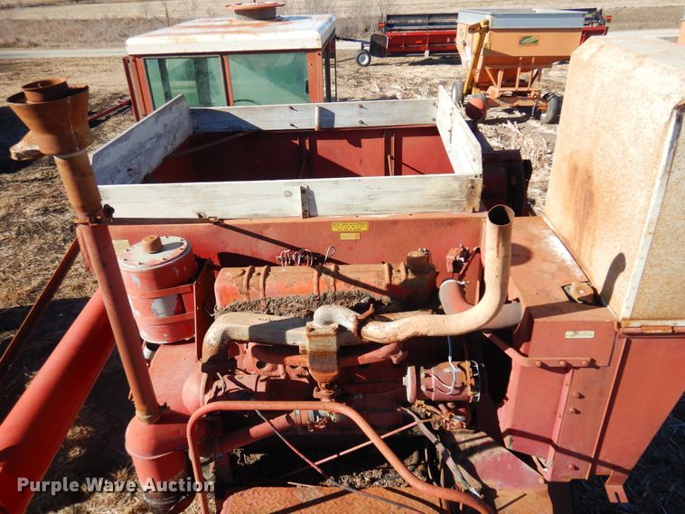 image for item MM9824 1964 International 303  combine