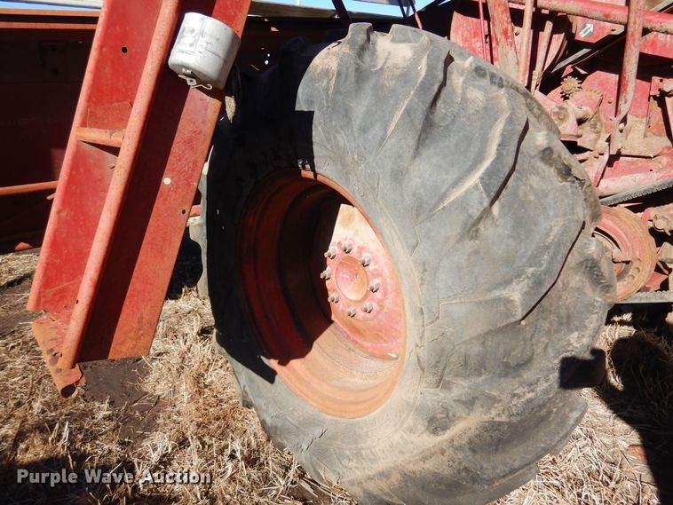 image for item MM9824 1964 International 303  combine