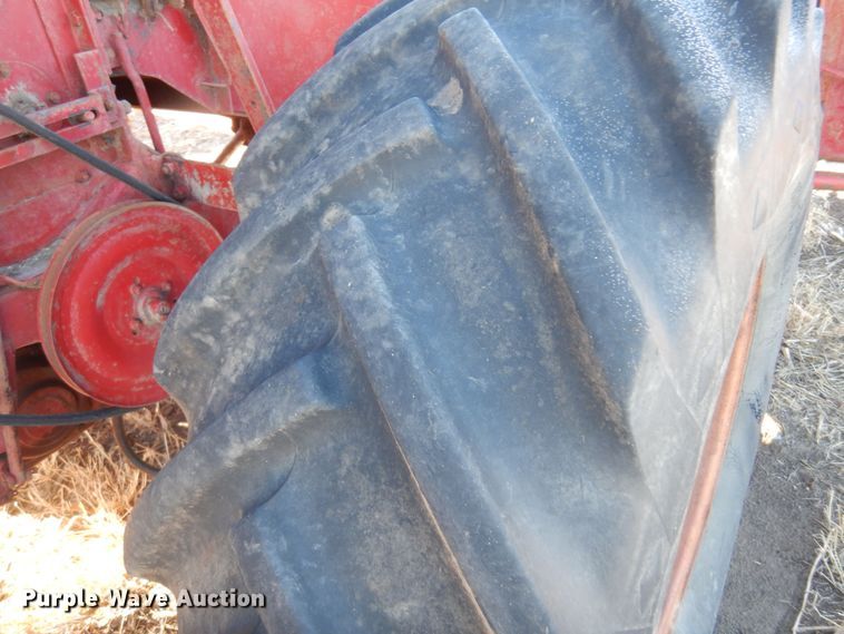 image for item MM9824 1964 International 303  combine