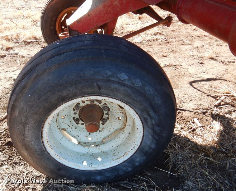 image for item MM9824 1964 International 303  combine