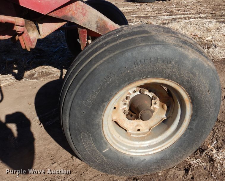 image for item MM9824 1964 International 303  combine