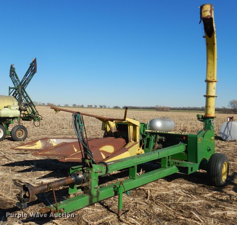 image for item MM9831 1989 John Deere 3970  forage harvester