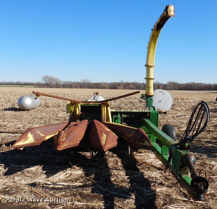 image for item MM9831 1989 John Deere 3970  forage harvester