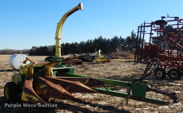 image for item MM9831 1989 John Deere 3970  forage harvester