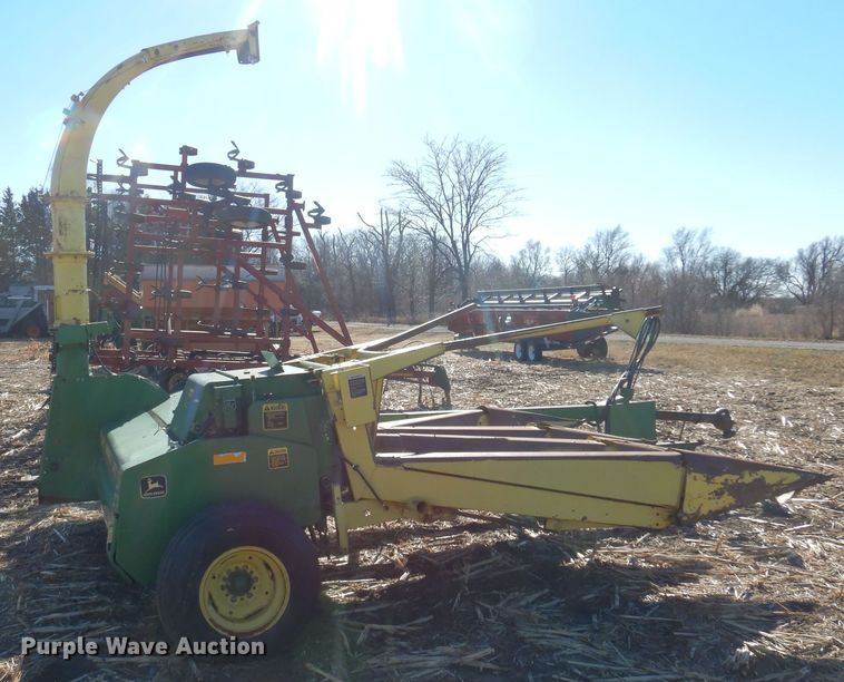 image for item MM9831 1989 John Deere 3970  forage harvester