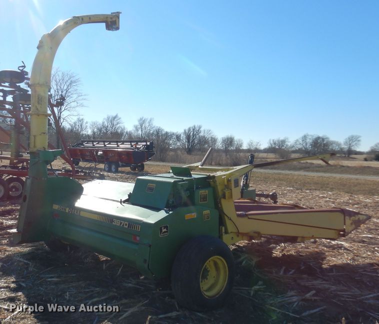 image for item MM9831 1989 John Deere 3970  forage harvester