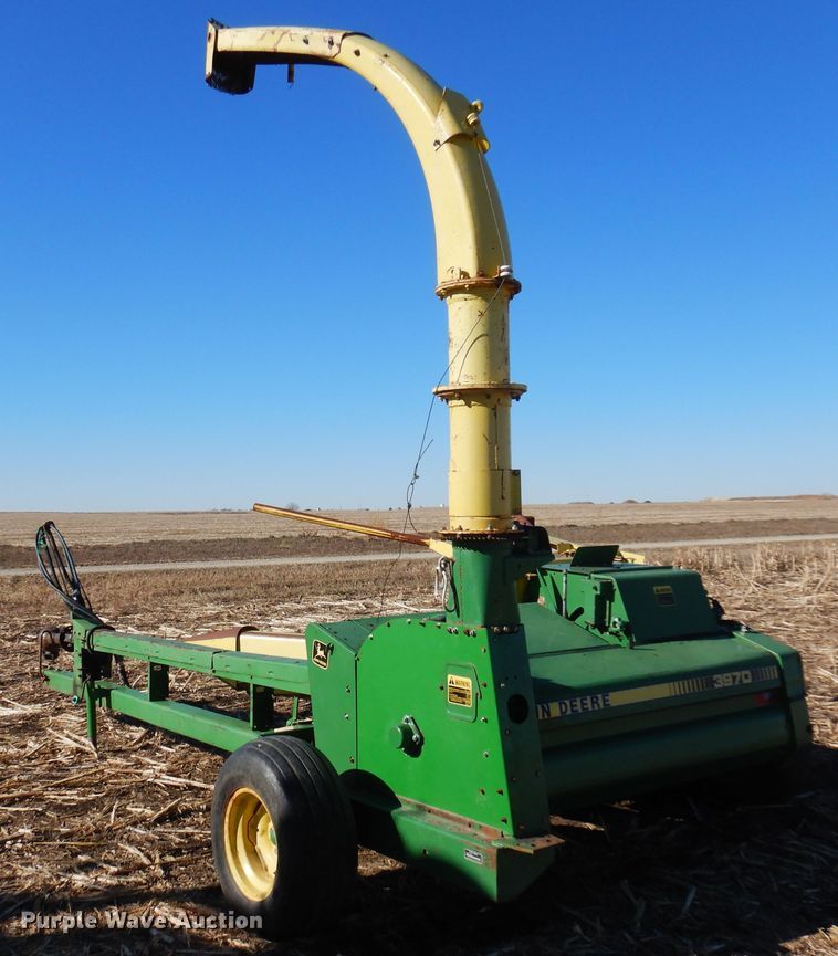 image for item MM9831 1989 John Deere 3970  forage harvester