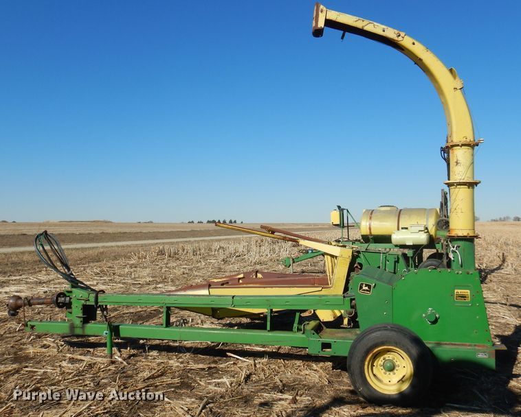 image for item MM9831 1989 John Deere 3970  forage harvester