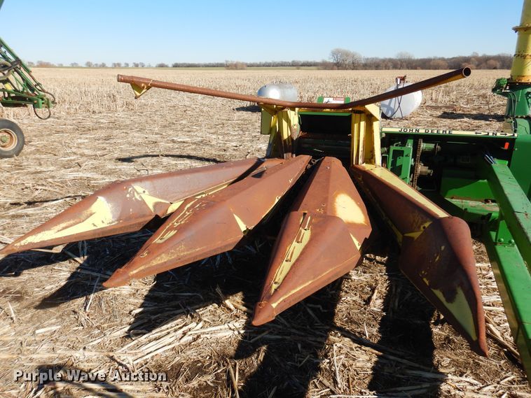 image for item MM9831 1989 John Deere 3970  forage harvester