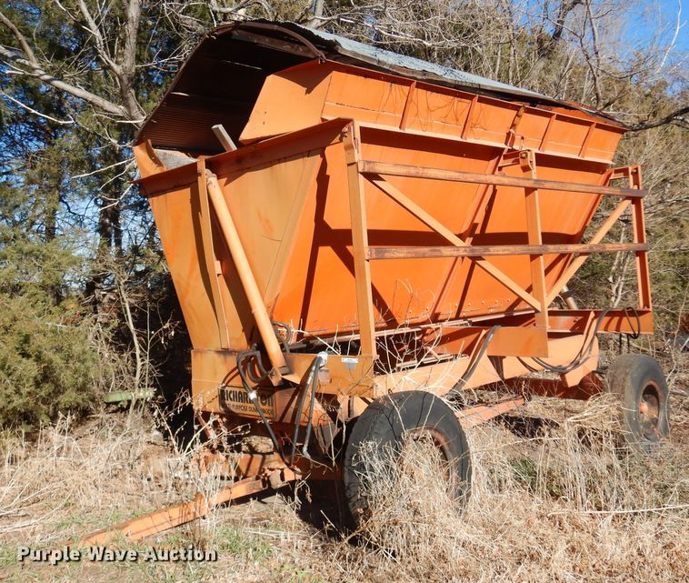 image for item MM9841 Richardton  silage dump wagon