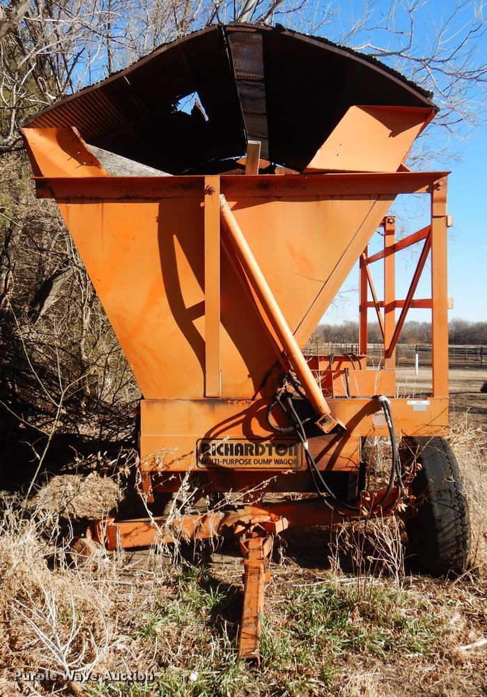 image for item MM9841 Richardton  silage dump wagon