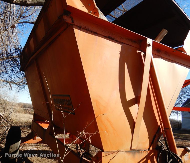 image for item MM9841 Richardton  silage dump wagon