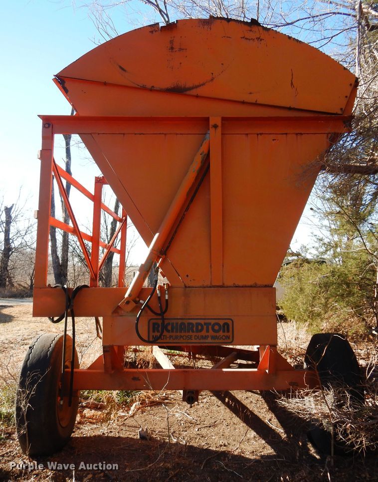 image for item MM9841 Richardton  silage dump wagon