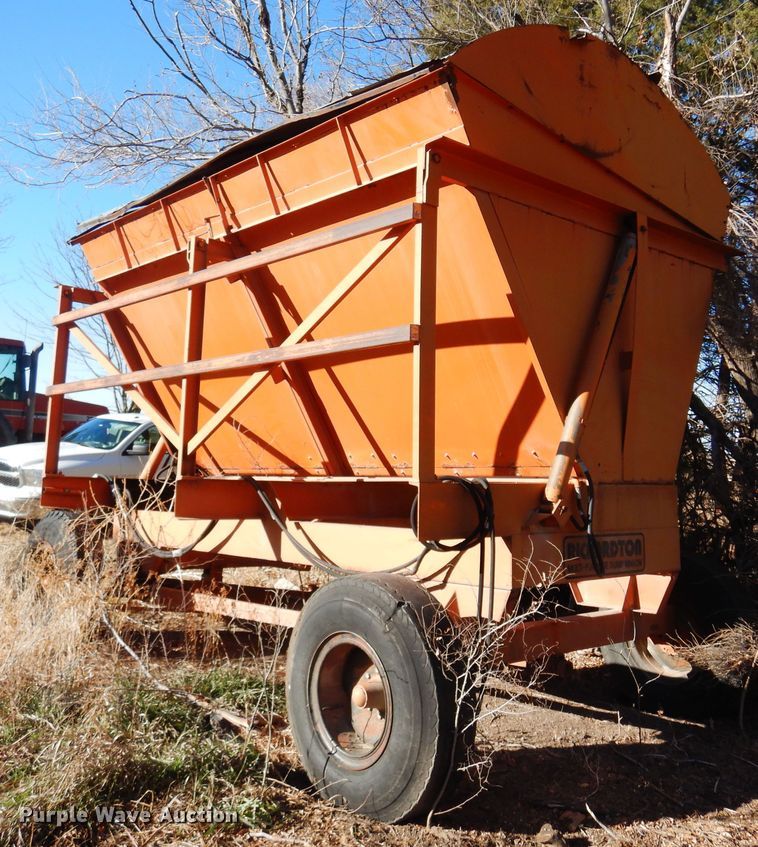 image for item MM9841 Richardton  silage dump wagon