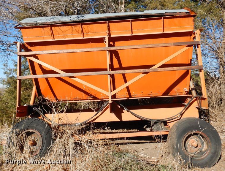 image for item MM9841 Richardton  silage dump wagon