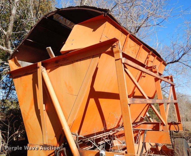 image for item MM9841 Richardton  silage dump wagon