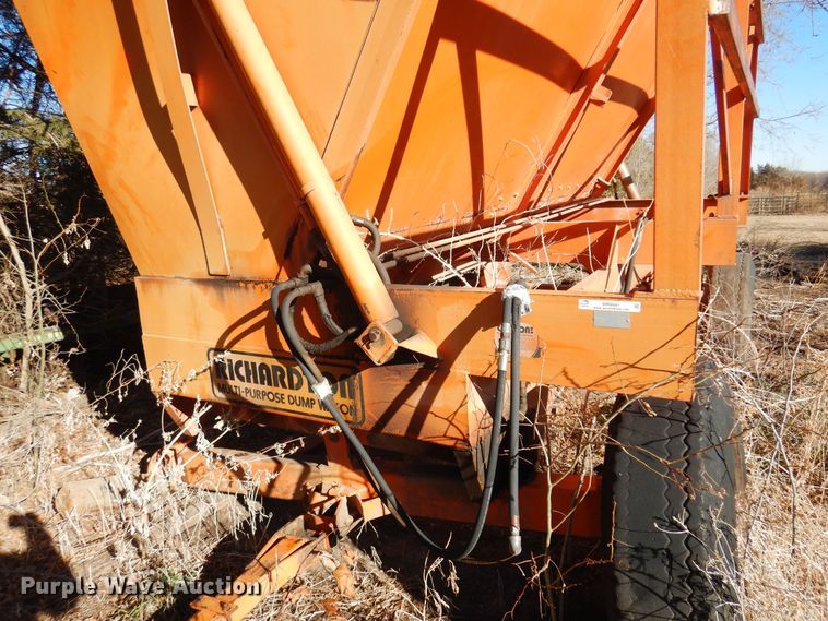 image for item MM9841 Richardton  silage dump wagon