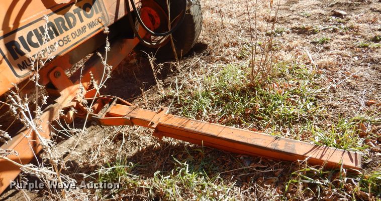 image for item MM9841 Richardton  silage dump wagon