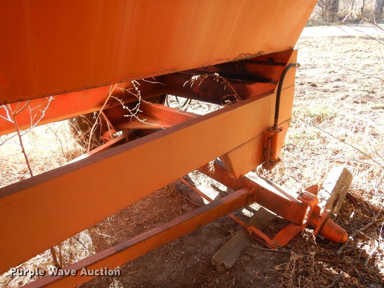 image for item MM9841 Richardton  silage dump wagon