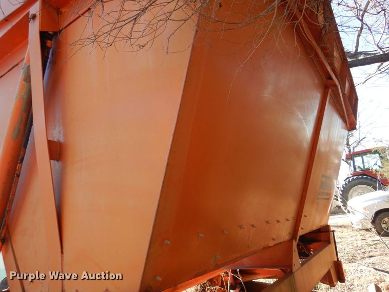 image for item MM9841 Richardton  silage dump wagon