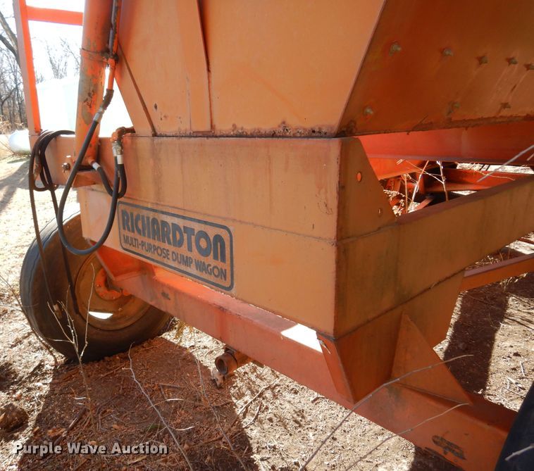 image for item MM9841 Richardton  silage dump wagon