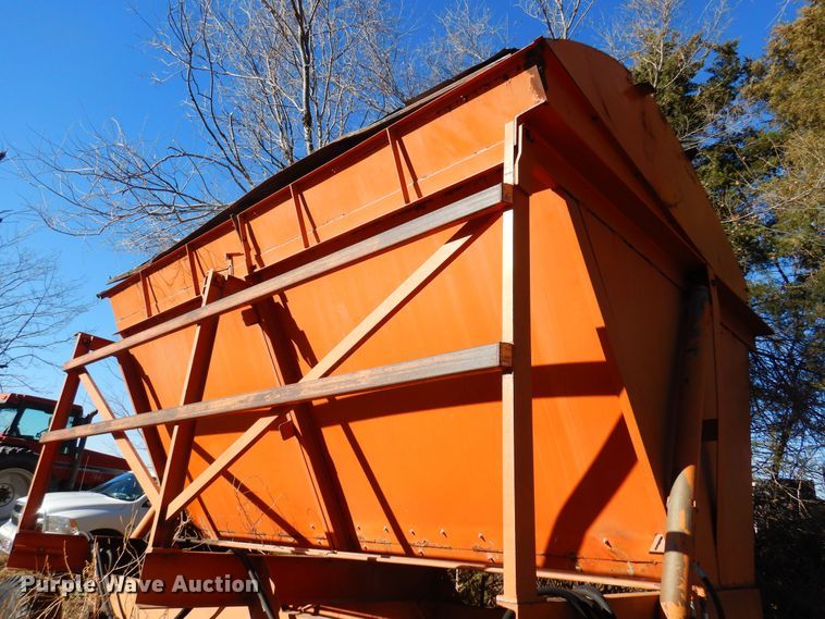 image for item MM9841 Richardton  silage dump wagon