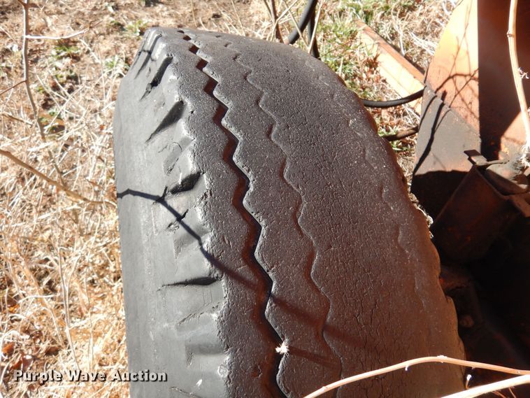 image for item MM9841 Richardton  silage dump wagon