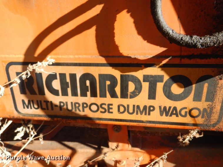 image for item MM9841 Richardton  silage dump wagon