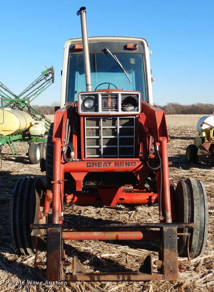 image for item MM9842 1977 International 1086  tractor